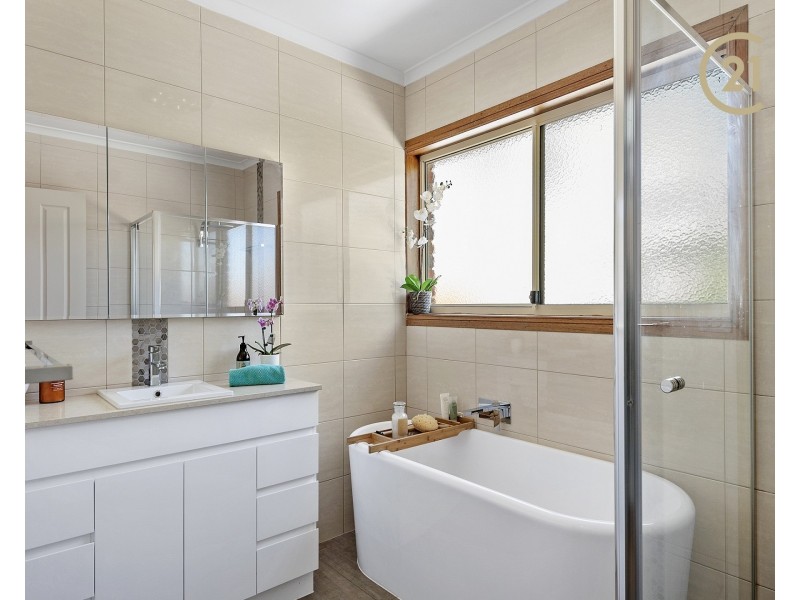 16 Hilltop Close, Narre Warren South VIC 3805