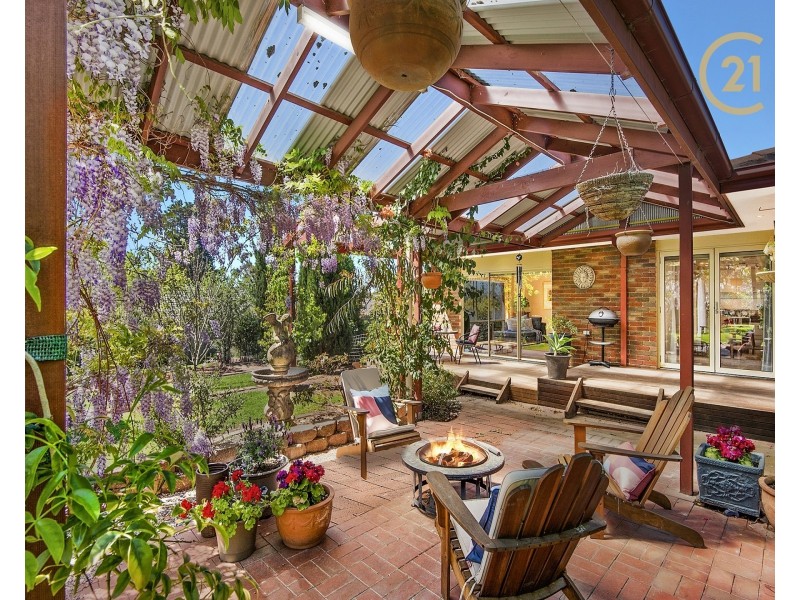 16 Hilltop Close, Narre Warren South VIC 3805