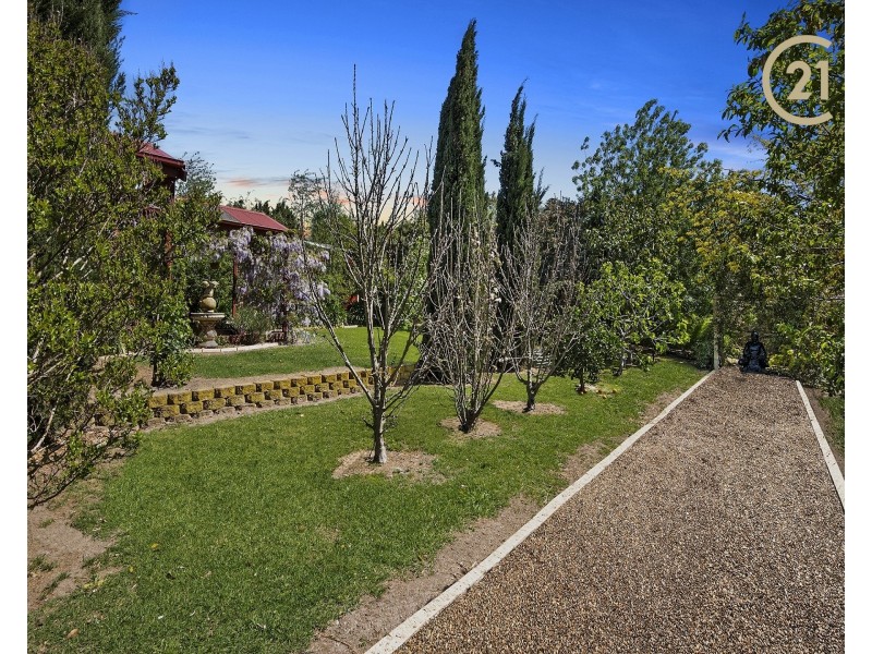 16 Hilltop Close, Narre Warren South VIC 3805