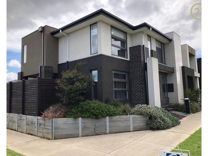 5  Fleuve Rise, Clyde North VIC 3978