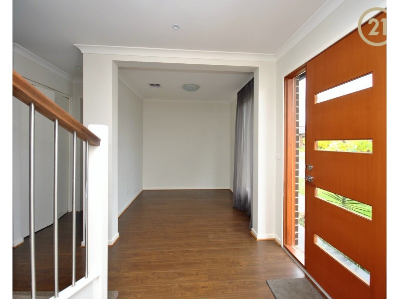 5  Fleuve Rise, Clyde North VIC 3978