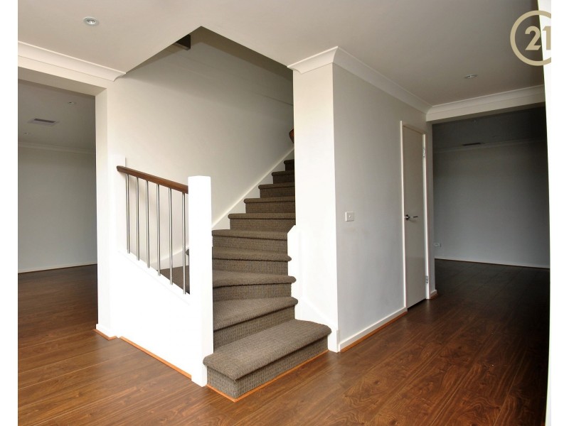 5  Fleuve Rise, Clyde North VIC 3978