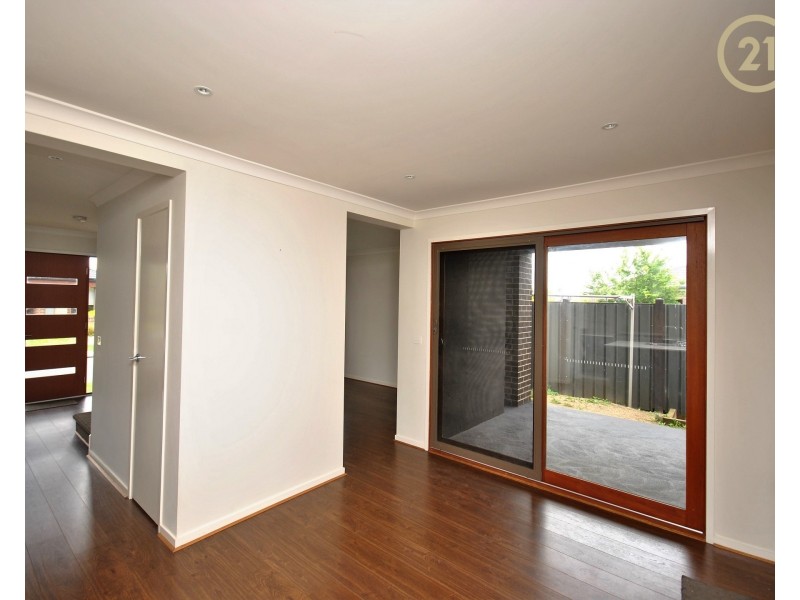 5  Fleuve Rise, Clyde North VIC 3978