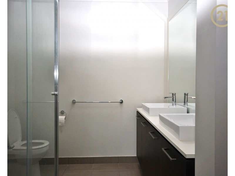 5  Fleuve Rise, Clyde North VIC 3978