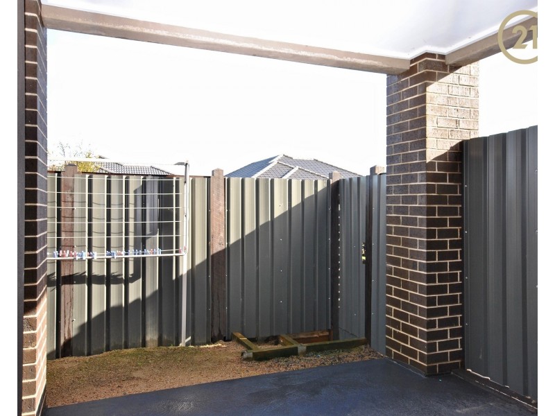 5  Fleuve Rise, Clyde North VIC 3978