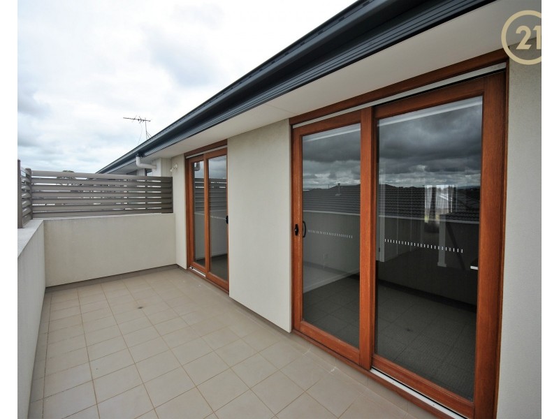 5  Fleuve Rise, Clyde North VIC 3978