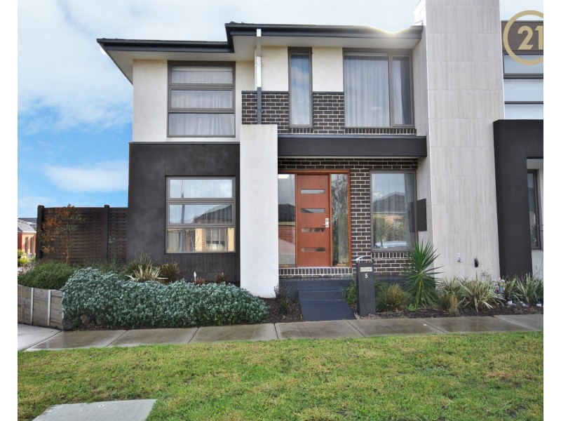 5  Fleuve Rise, Clyde North VIC 3978