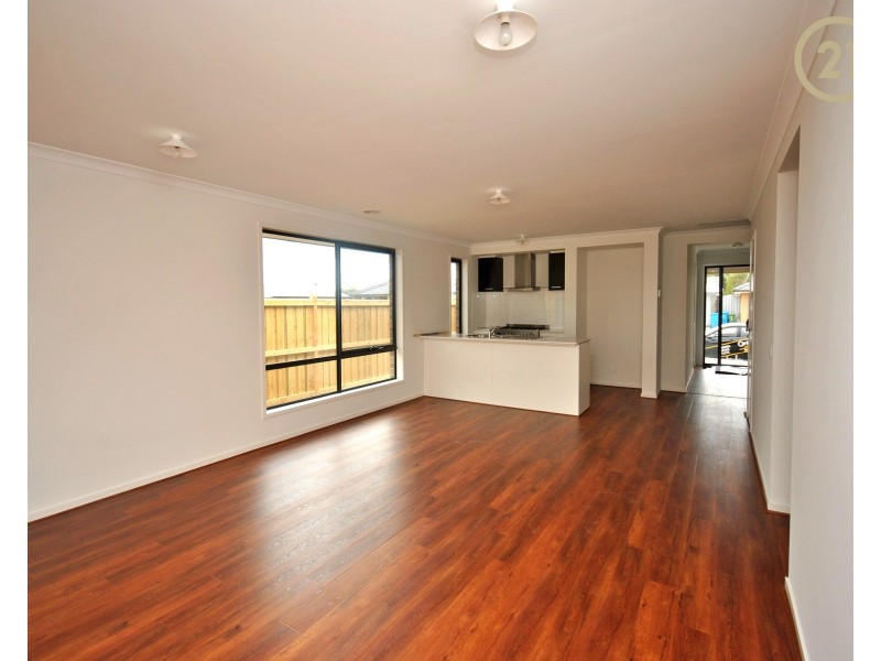 81 Heybridge Street, Clyde VIC 3978