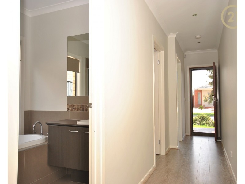 9  Brightstone Drive, Clyde North VIC 3978