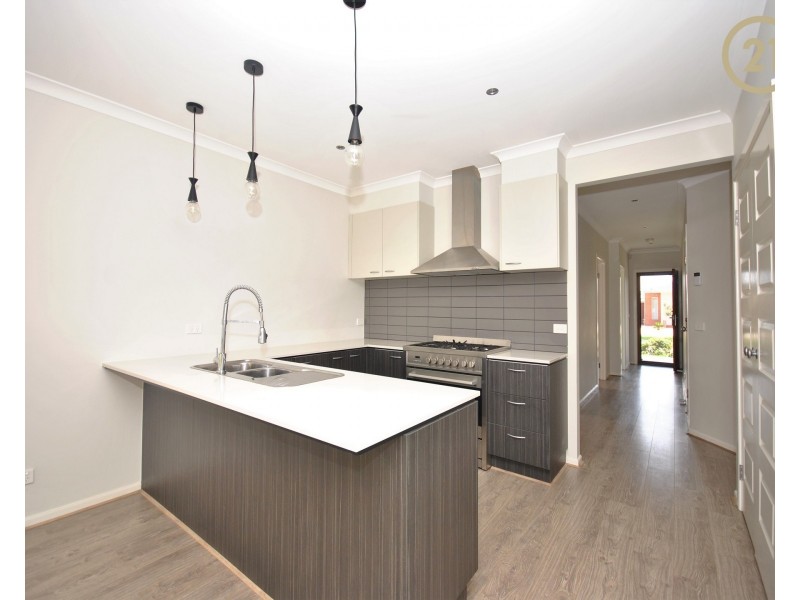 9  Brightstone Drive, Clyde North VIC 3978