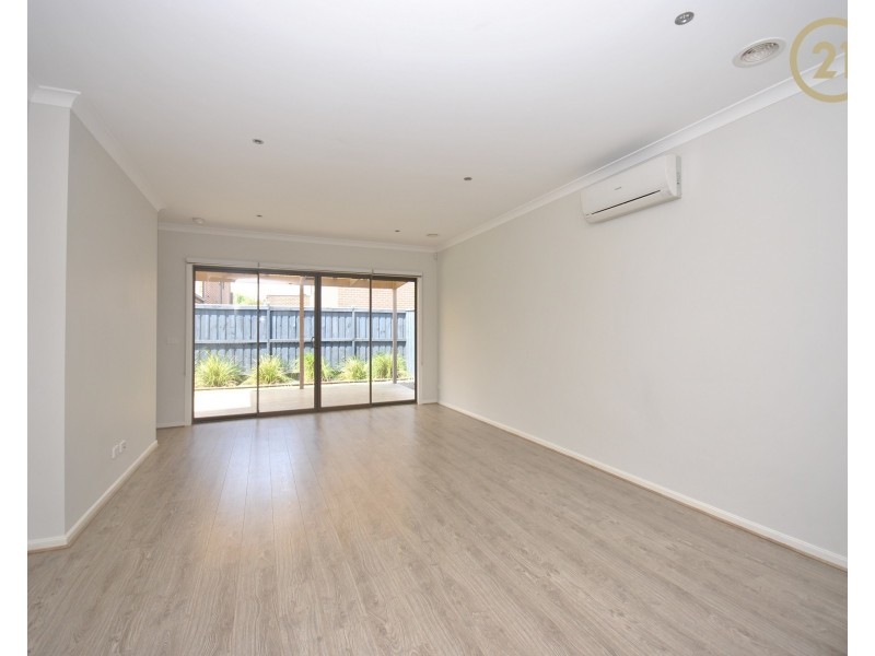 9  Brightstone Drive, Clyde North VIC 3978