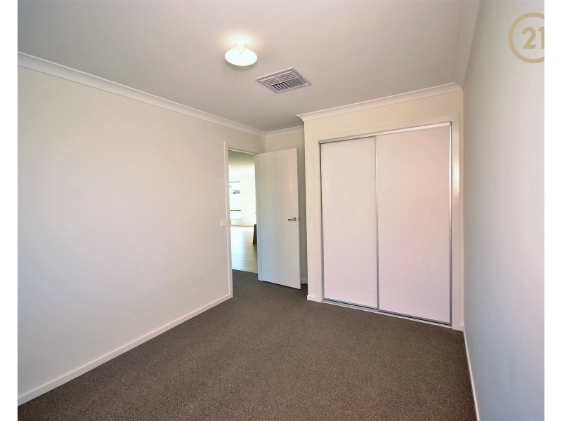 11 Pebblestone Circuit, Clyde North VIC 3978