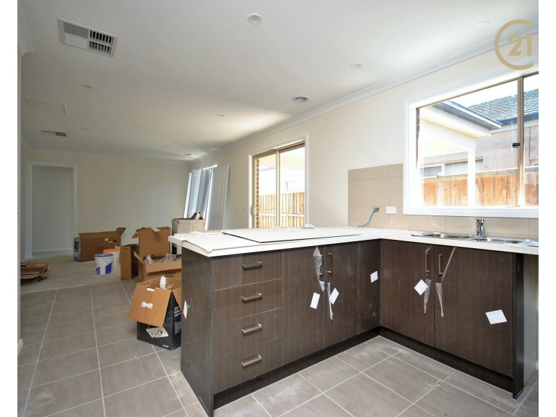 46 Skylark Boulevard, Clyde North VIC 3978