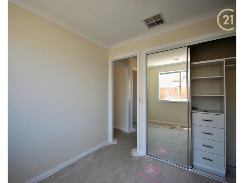 46 Skylark Boulevard, Clyde North VIC 3978