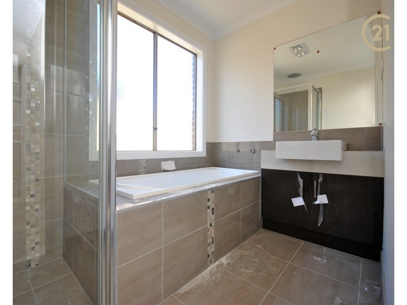 46 Skylark Boulevard, Clyde North VIC 3978