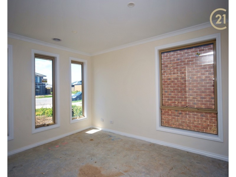 46 Skylark Boulevard, Clyde North VIC 3978