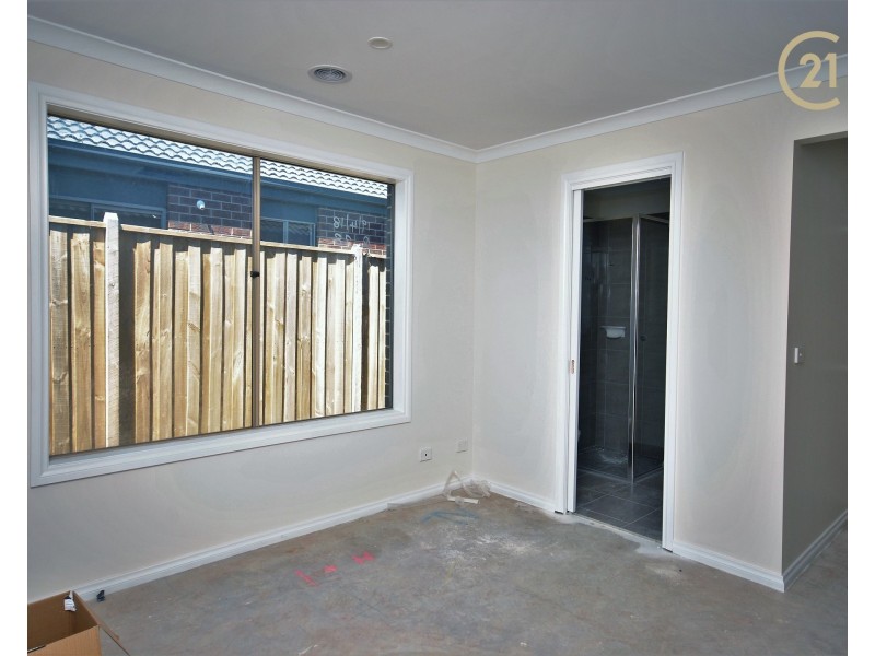 46 Skylark Boulevard, Clyde North VIC 3978