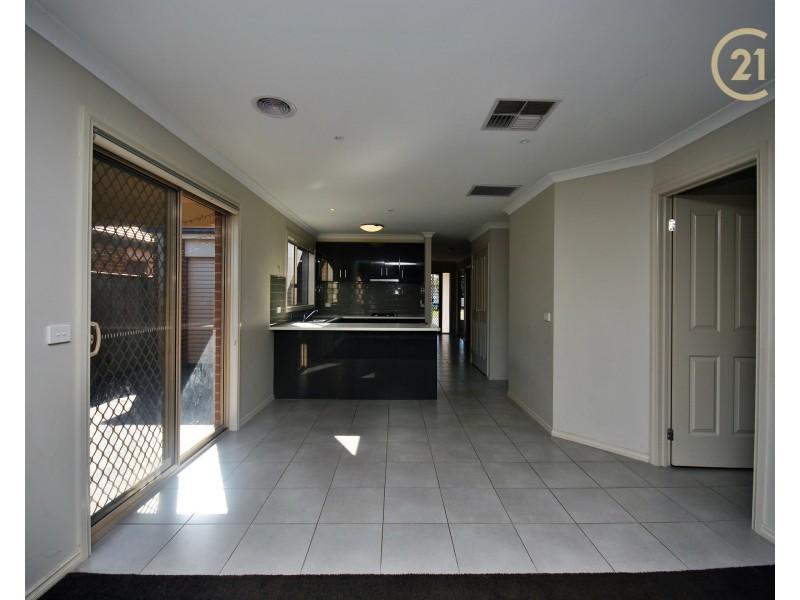 15 Goulburn Street, Cranbourne East VIC 3977