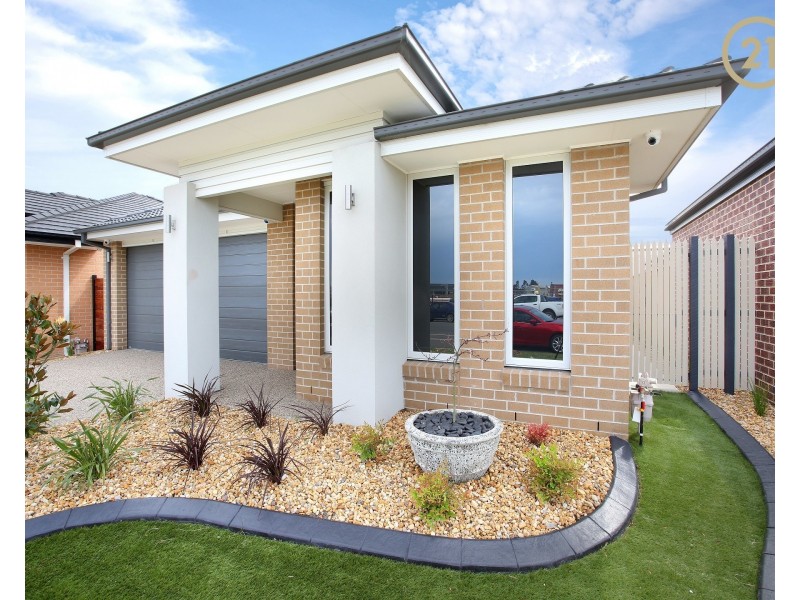 16 Pablo Drive, Clyde North VIC 3978