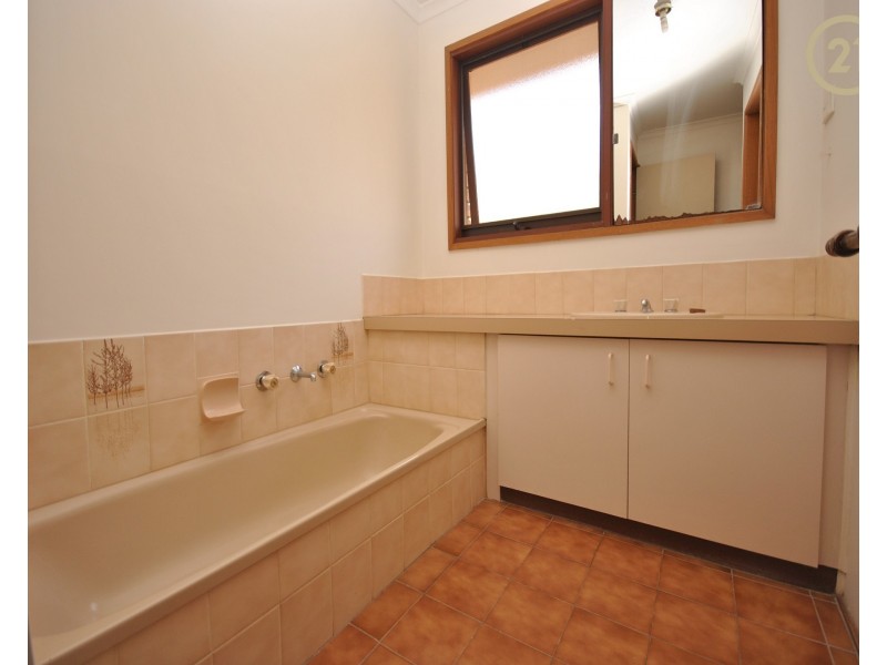 4 County Drive, Berwick VIC 3806