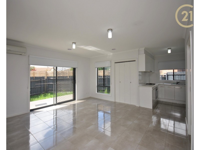 2/12 O’Malley Crescent, Dandenong North VIC 3175