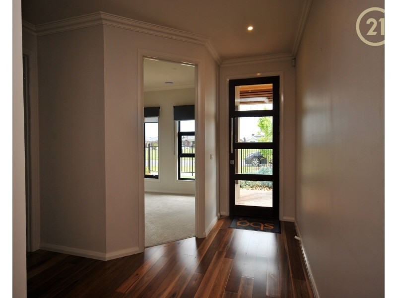 18  Callow Avenue, Clyde North VIC 3978