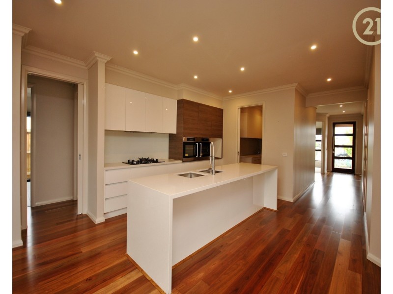 18  Callow Avenue, Clyde North VIC 3978