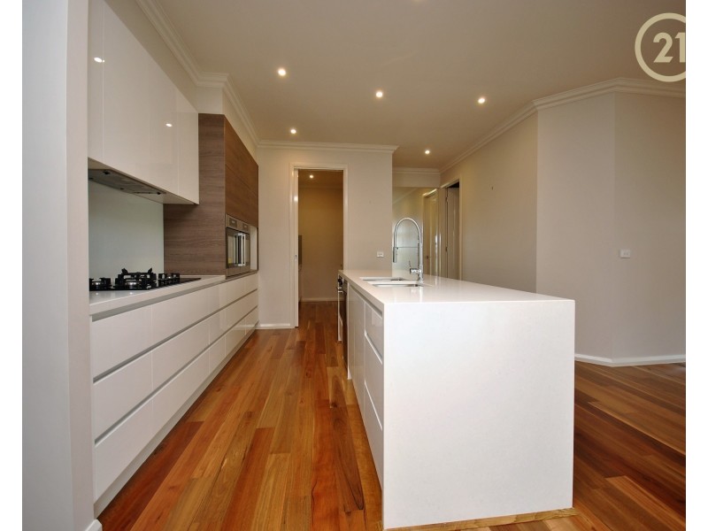 18  Callow Avenue, Clyde North VIC 3978