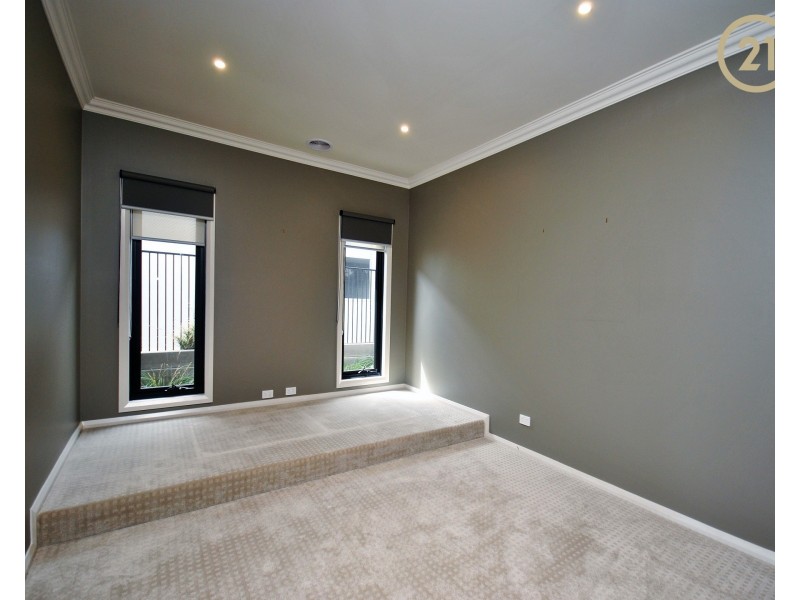 18  Callow Avenue, Clyde North VIC 3978