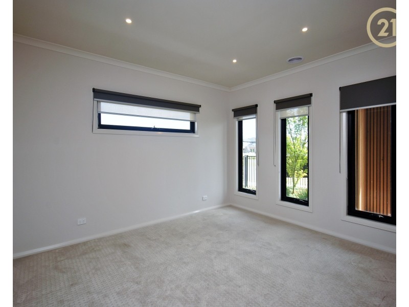 18  Callow Avenue, Clyde North VIC 3978