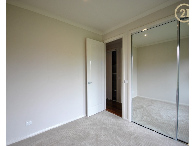 18  Callow Avenue, Clyde North VIC 3978