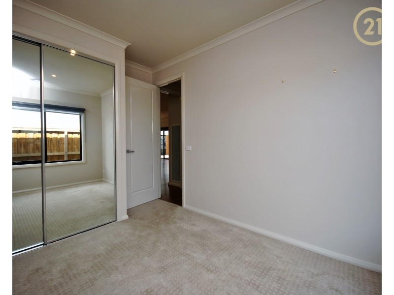 18  Callow Avenue, Clyde North VIC 3978