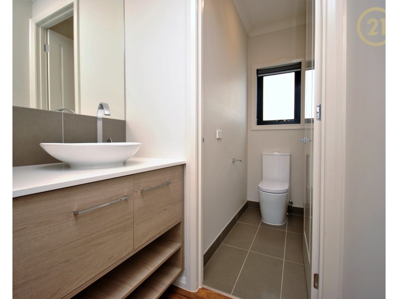 18  Callow Avenue, Clyde North VIC 3978