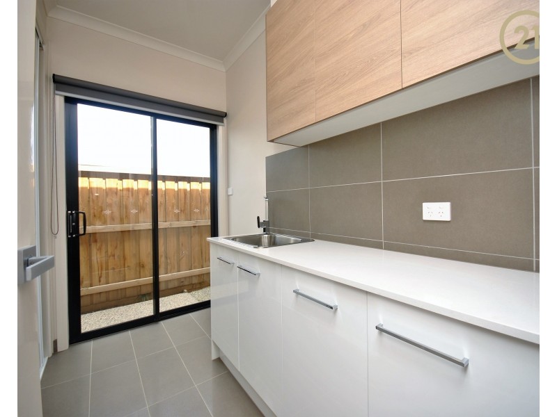 18  Callow Avenue, Clyde North VIC 3978