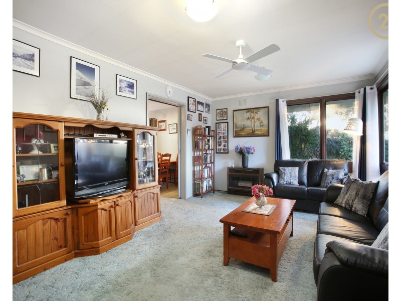 16 Rosalie Avenue, Cranbourne VIC 3977
