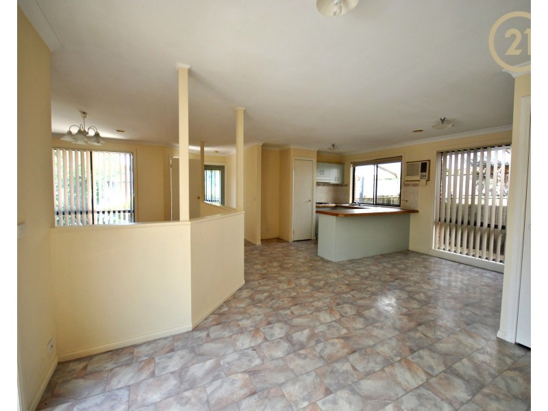 8 Nita Close, Narre Warren VIC 3805