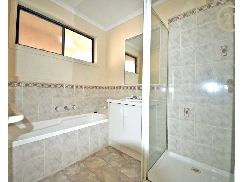 8 Nita Close, Narre Warren VIC 3805