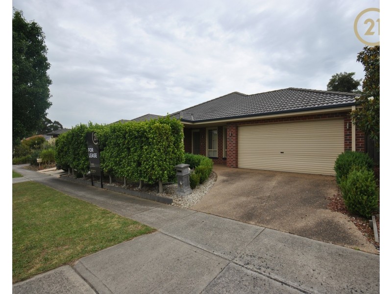 10 Manorwood Way, Berwick VIC 3806