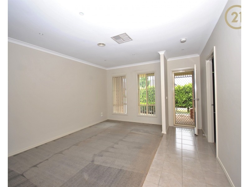 10 Manorwood Way, Berwick VIC 3806