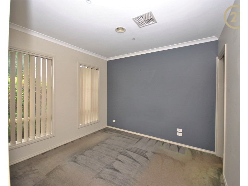 10 Manorwood Way, Berwick VIC 3806