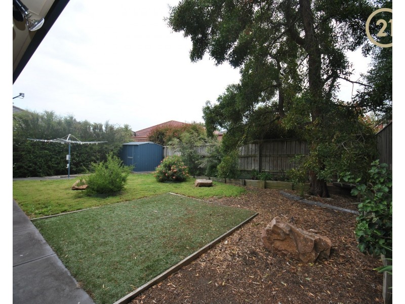 10 Manorwood Way, Berwick VIC 3806