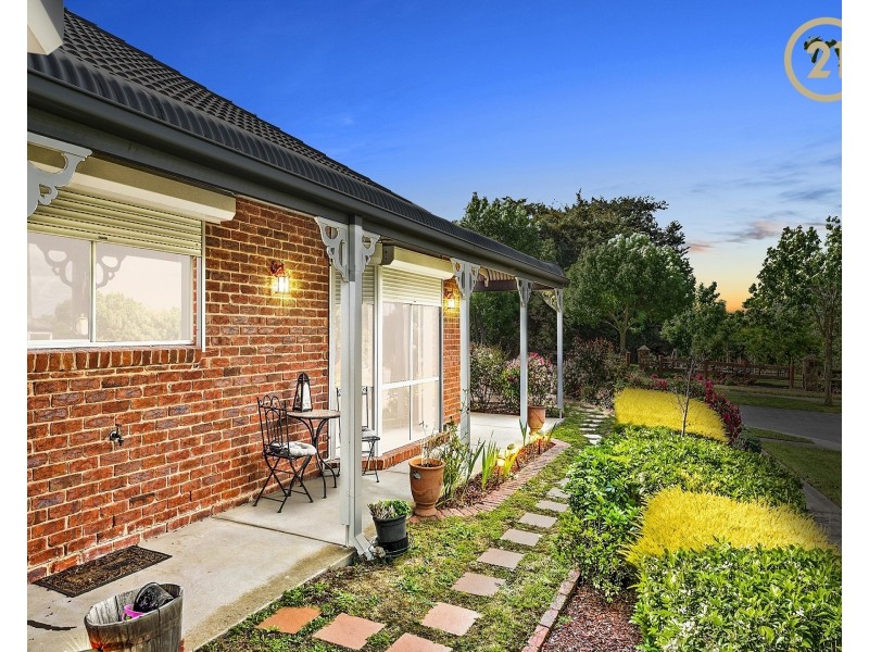 4  Hilltop Close, Narre Warren South VIC 3805