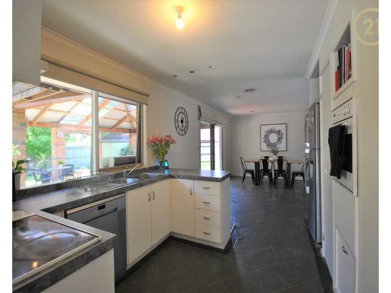 2 Cliveden Close, Narre Warren South VIC 3805