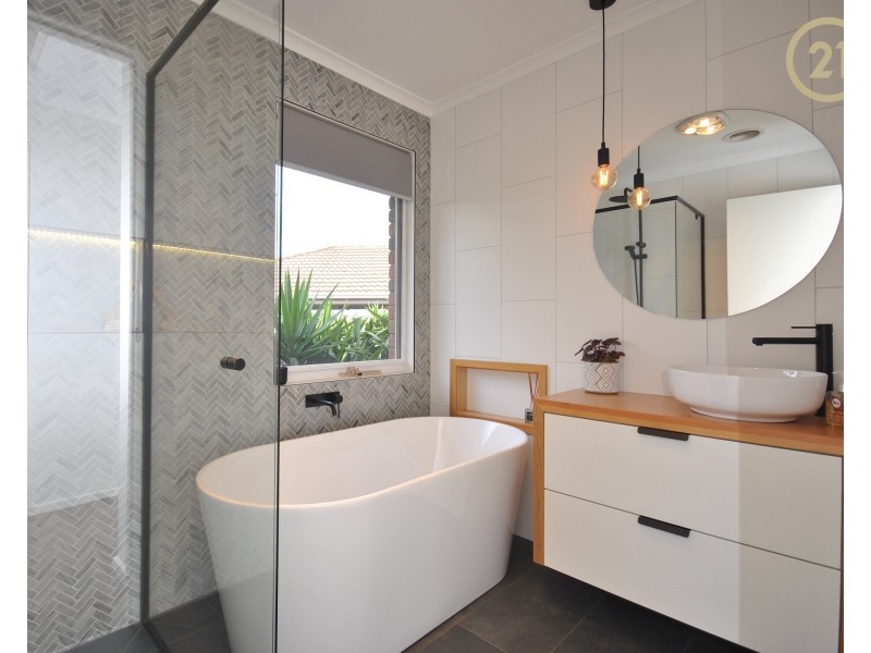 2 Cliveden Close, Narre Warren South VIC 3805