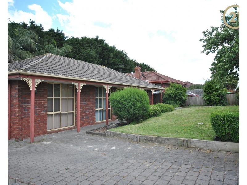 64  Collins Crescent, Berwick VIC 3806