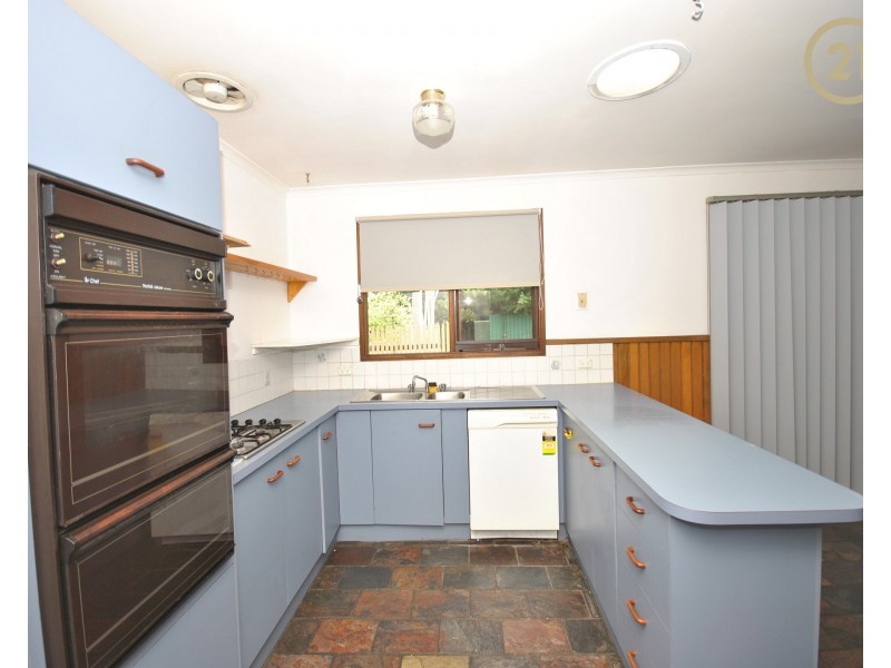 64  Collins Crescent, Berwick VIC 3806