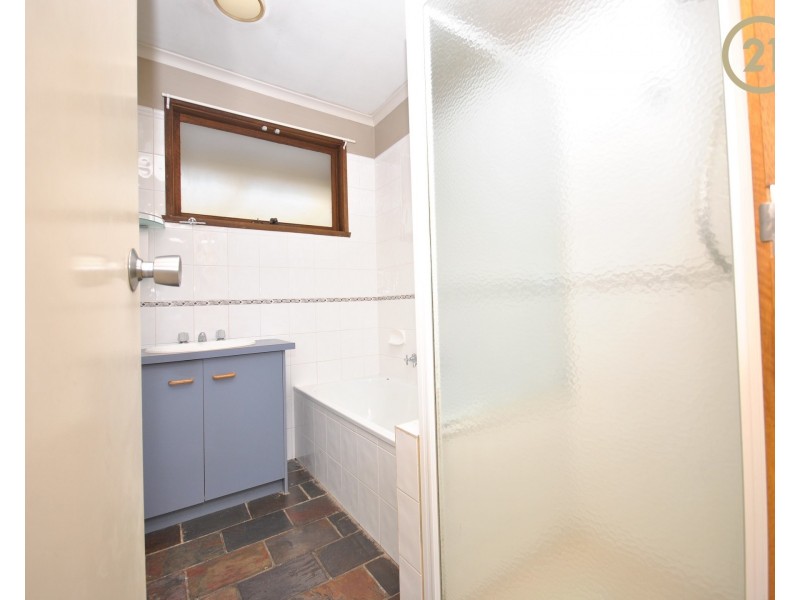 64  Collins Crescent, Berwick VIC 3806