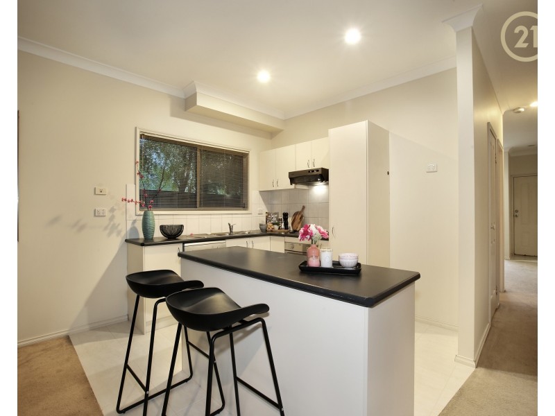 17/12 Grant Close, Berwick VIC 3806