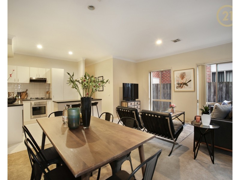 17/12 Grant Close, Berwick VIC 3806