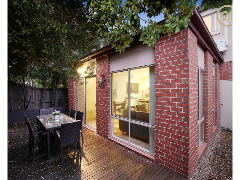 17/12 Grant Close, Berwick VIC 3806